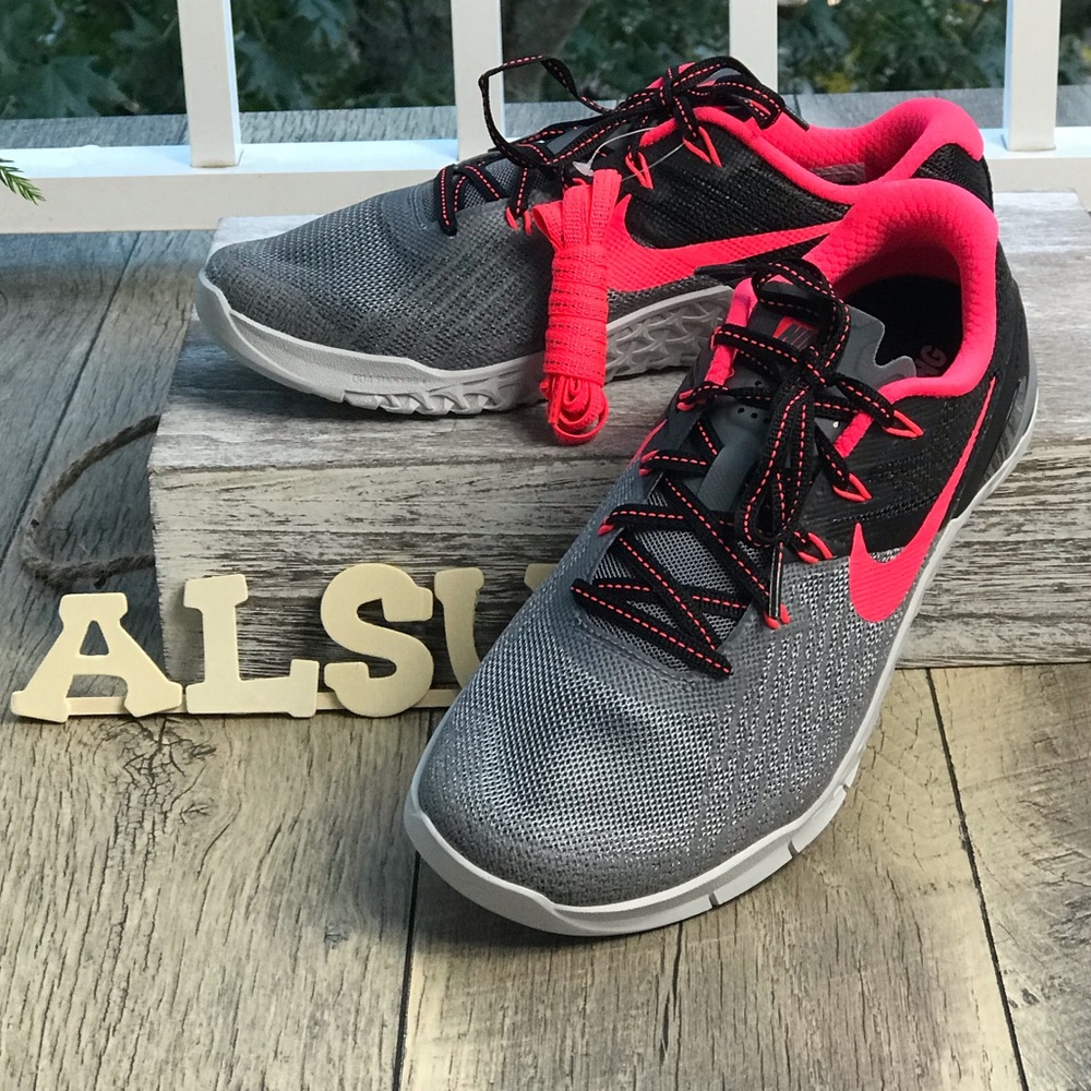NWT Nike Metcon 3 Cool Grey Red WMNS - Picture 2 of 8